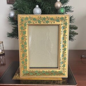 Hand Painted Bucklers Green and Gold Ivy 5x7 Picture Frame